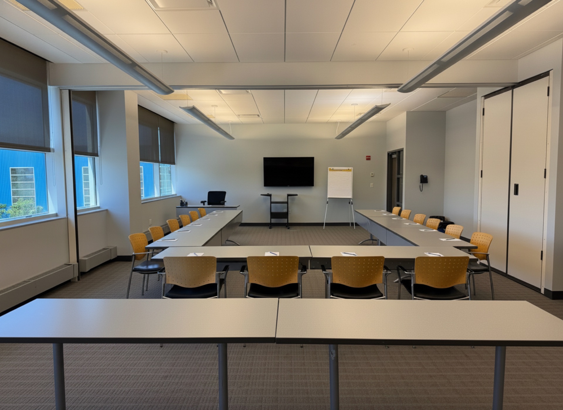 A U-shape classroom with a wall TV